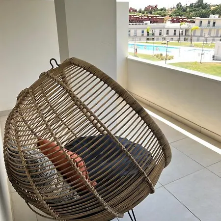 Serenity Views Lumineux Avec Terrasse, Nature Et Piscine Apartment